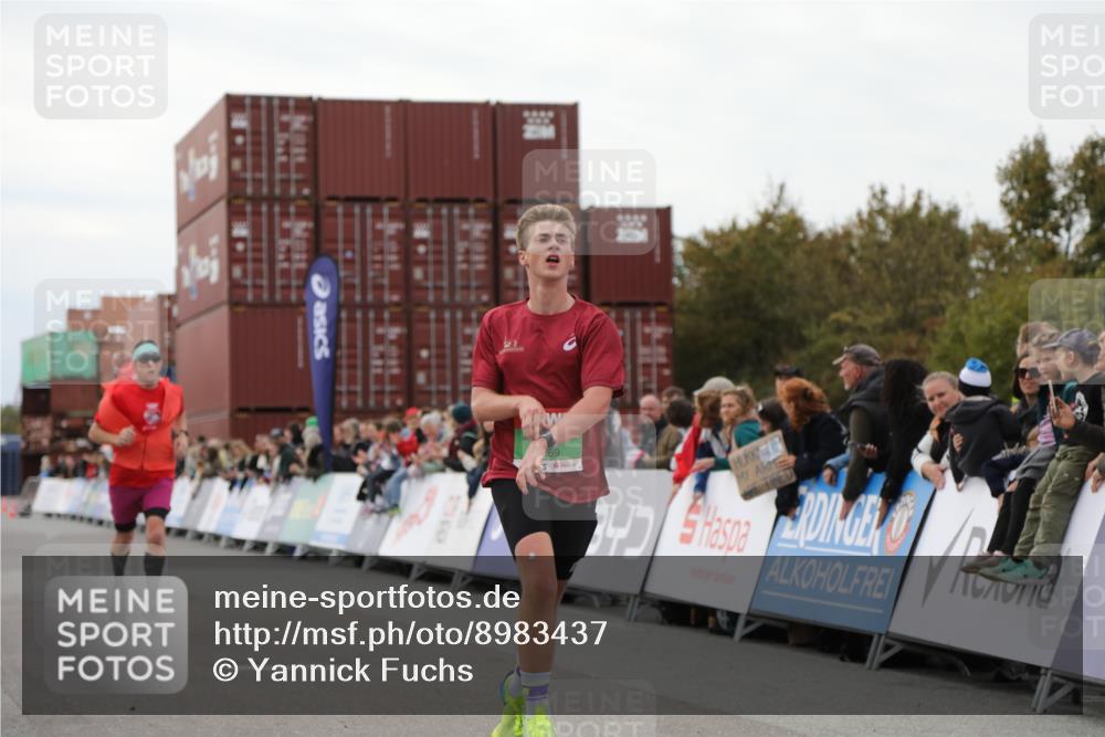 03.10.2025 - Köhlbrandbrückenlauf Yannick Fuchs http://msf.ph/oto/8983437 03.10.2025 15:52:21 Ziel 8968, 9269, 9602 meine-sportfotos.de