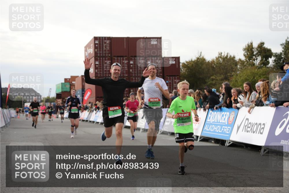 03.10.2025 - Köhlbrandbrückenlauf Yannick Fuchs http://msf.ph/oto/8983439 03.10.2025 16:06:59 Ziel 7174, 7228, 7263, 7322, 7995, 8866, 8967, 9416, 9417 meine-sportfotos.de