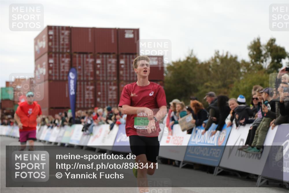03.10.2025 - Köhlbrandbrückenlauf Yannick Fuchs http://msf.ph/oto/8983441 03.10.2025 15:52:21 Ziel 8968, 9269, 9602 meine-sportfotos.de