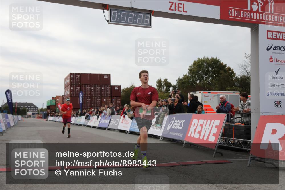 03.10.2025 - Köhlbrandbrückenlauf Yannick Fuchs http://msf.ph/oto/8983443 03.10.2025 15:52:21 Ziel 8968, 9269, 9602 meine-sportfotos.de