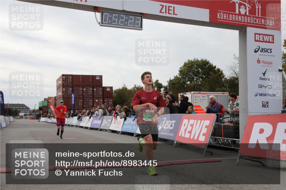 03.10.2025 - Köhlbrandbrückenlauf Yannick Fuchs http://msf.ph/oto/8983445 03.10.2025 15:52:22 Ziel 8968, 9269, 9602 meine-sportfotos.de