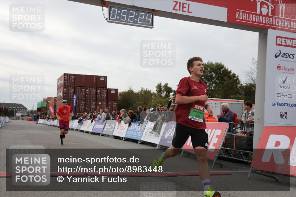 03.10.2025 - Köhlbrandbrückenlauf Yannick Fuchs http://msf.ph/oto/8983448 03.10.2025 15:52:22 Ziel 8968, 9269, 9602 meine-sportfotos.de