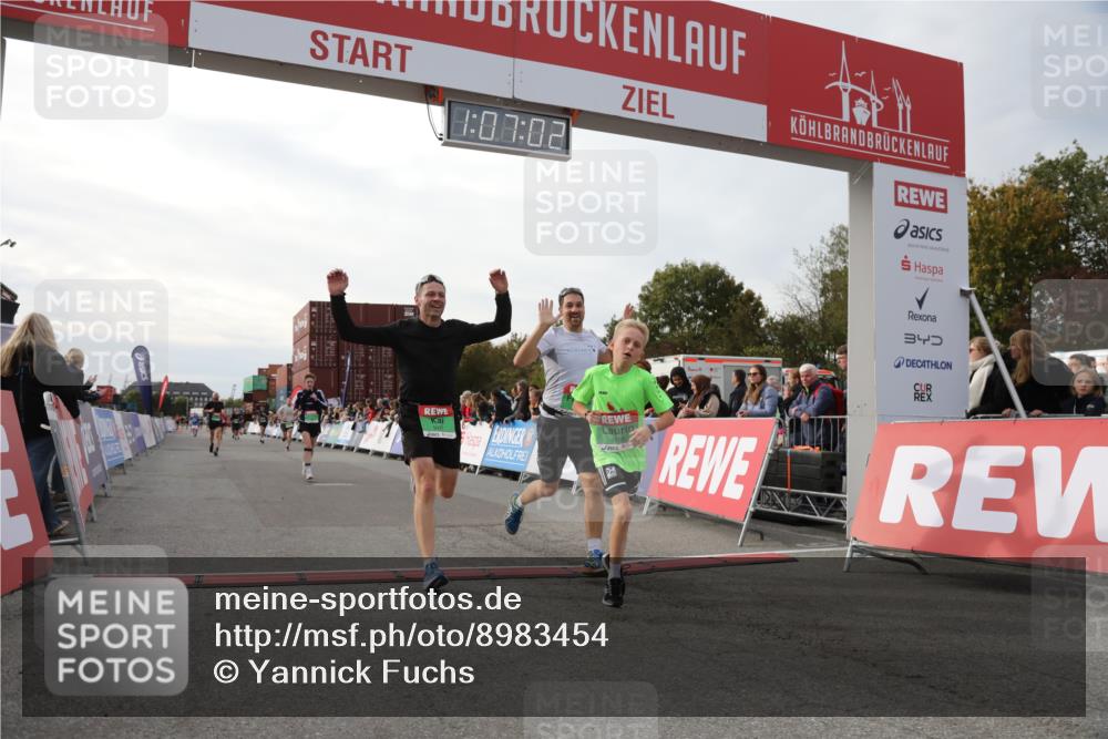 03.10.2025 - Köhlbrandbrückenlauf Yannick Fuchs http://msf.ph/oto/8983454 03.10.2025 16:07:00 Ziel 7174, 7228, 7263, 7322, 7995, 8866, 8967, 9416, 9417 meine-sportfotos.de