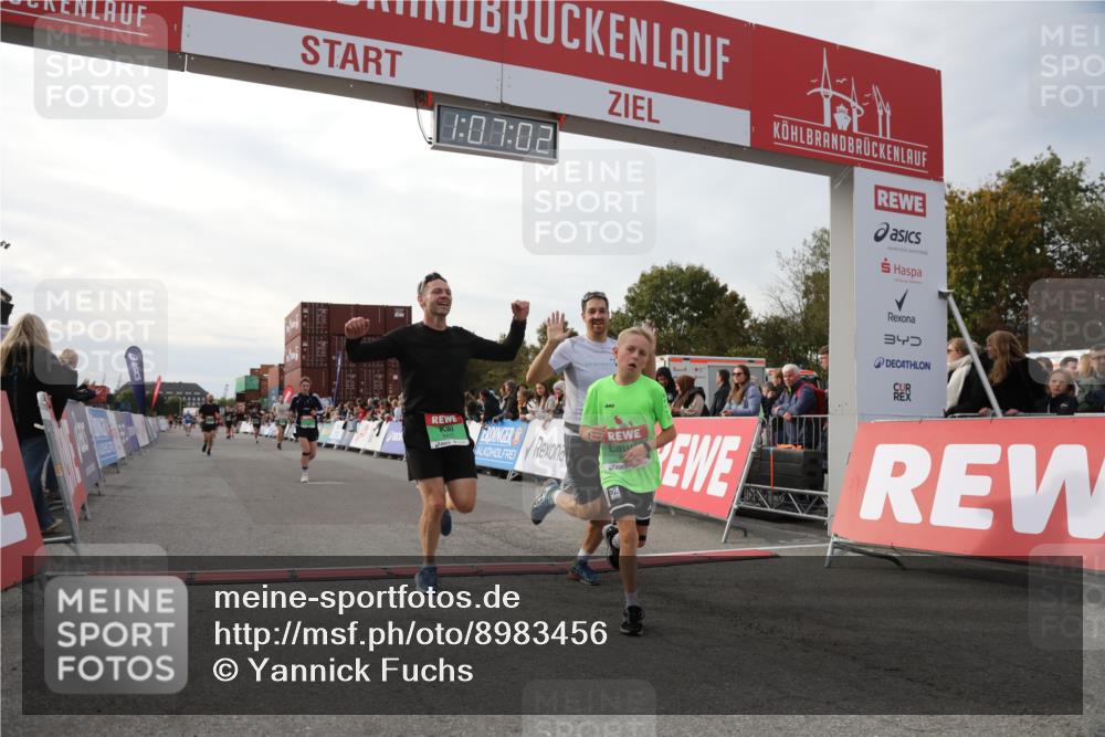 03.10.2025 - Köhlbrandbrückenlauf Yannick Fuchs http://msf.ph/oto/8983456 03.10.2025 16:07:00 Ziel 7174, 7228, 7263, 7322, 7995, 8866, 8967, 9416, 9417 meine-sportfotos.de