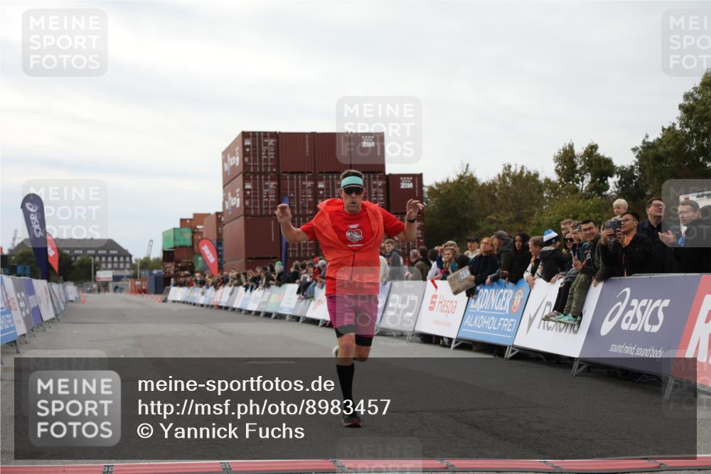 03.10.2025 - Köhlbrandbrückenlauf Yannick Fuchs http://msf.ph/oto/8983457 03.10.2025 15:52:23 Ziel 9269, 9602 meine-sportfotos.de