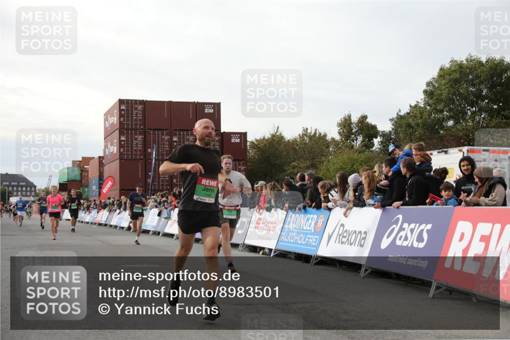 03.10.2025 - Köhlbrandbrückenlauf Yannick Fuchs http://msf.ph/oto/8983501 03.10.2025 16:07:05 Ziel 7174, 7228, 7322, 7995, 8026, 8847, 8925 meine-sportfotos.de