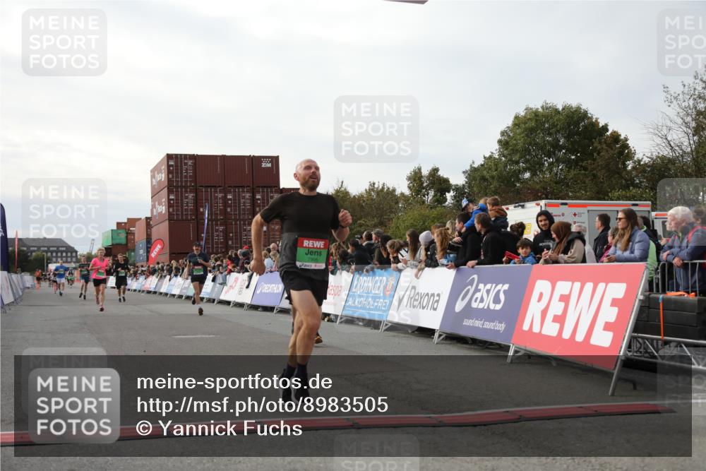 03.10.2025 - Köhlbrandbrückenlauf Yannick Fuchs http://msf.ph/oto/8983505 03.10.2025 16:07:05 Ziel 7174, 7228, 7322, 7995, 8026, 8847, 8925 meine-sportfotos.de