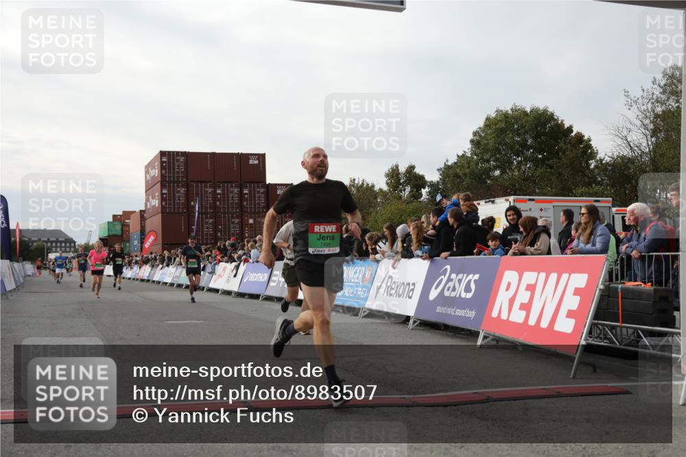03.10.2025 - Köhlbrandbrückenlauf Yannick Fuchs http://msf.ph/oto/8983507 03.10.2025 16:07:05 Ziel 7174, 7228, 7322, 7995, 8026, 8847, 8925 meine-sportfotos.de