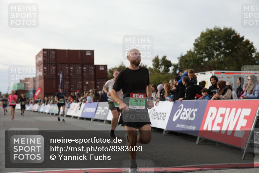 03.10.2025 - Köhlbrandbrückenlauf Yannick Fuchs http://msf.ph/oto/8983509 03.10.2025 16:07:05 Ziel 7174, 7228, 7322, 7995, 8026, 8847, 8925 meine-sportfotos.de