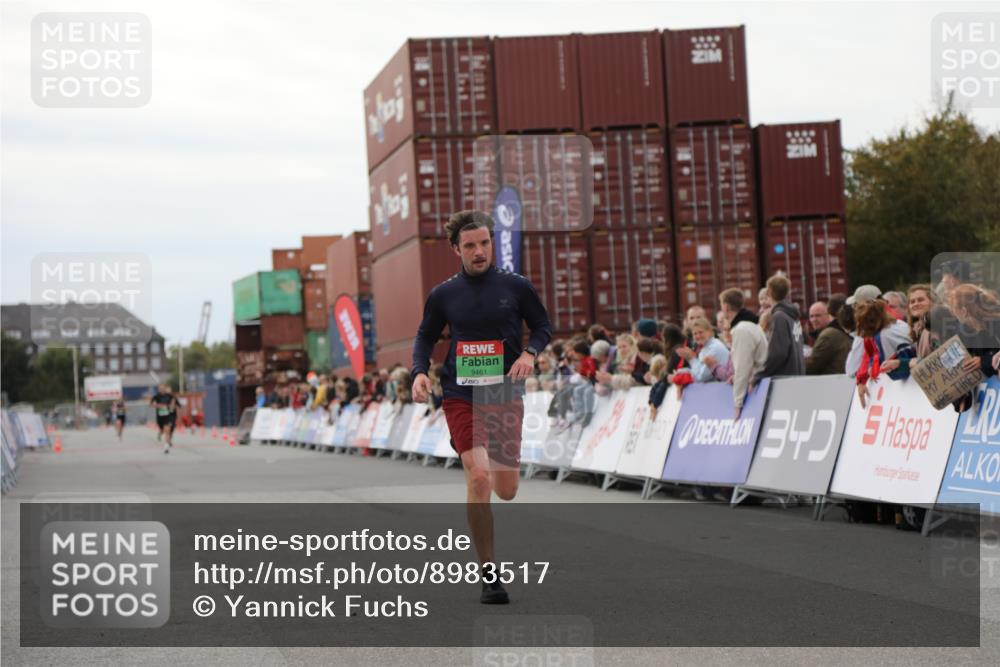 03.10.2025 - Köhlbrandbrückenlauf Yannick Fuchs http://msf.ph/oto/8983517 03.10.2025 15:53:06 Ziel 9461, 9591 meine-sportfotos.de