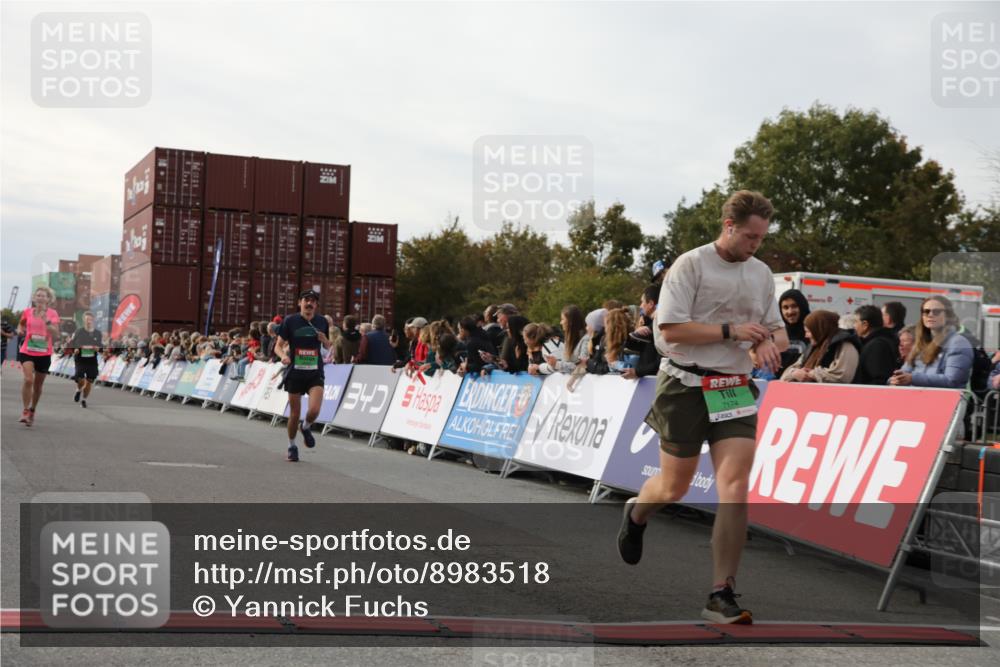 03.10.2025 - Köhlbrandbrückenlauf Yannick Fuchs http://msf.ph/oto/8983518 03.10.2025 16:07:07 Ziel 7174, 7228, 7560, 7995, 8026, 8847, 8925 meine-sportfotos.de