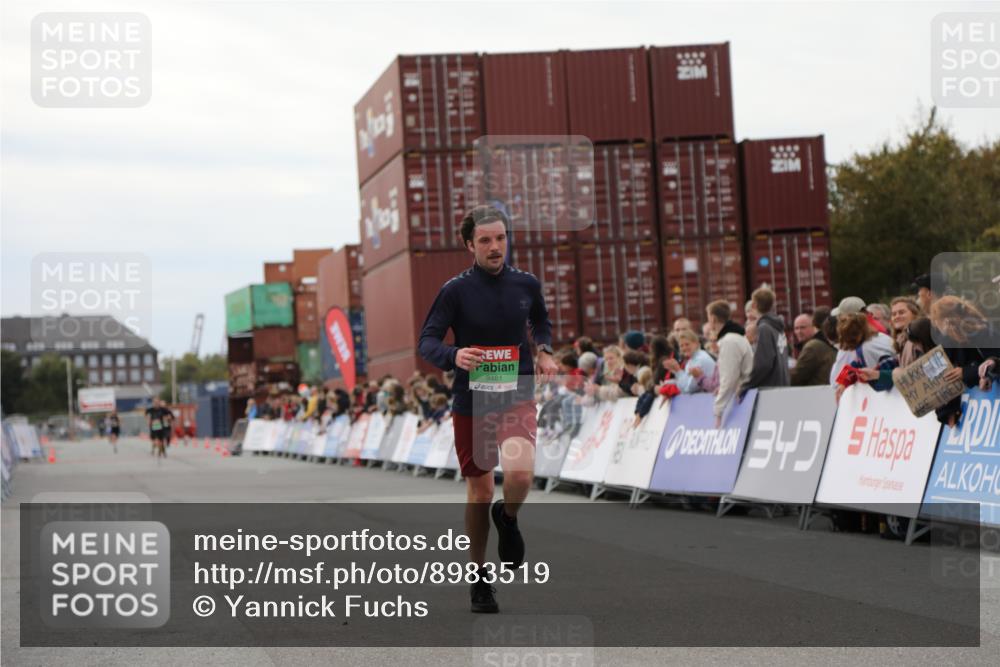 03.10.2025 - Köhlbrandbrückenlauf Yannick Fuchs http://msf.ph/oto/8983519 03.10.2025 15:53:07 Ziel 9461, 9591 meine-sportfotos.de
