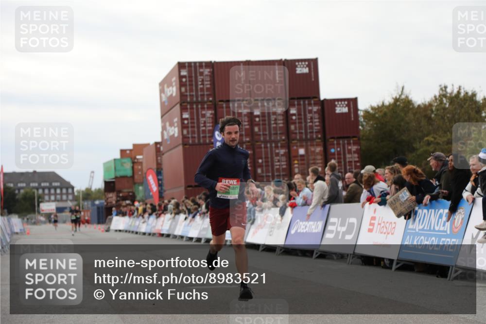 03.10.2025 - Köhlbrandbrückenlauf Yannick Fuchs http://msf.ph/oto/8983521 03.10.2025 15:53:07 Ziel 9461, 9591 meine-sportfotos.de