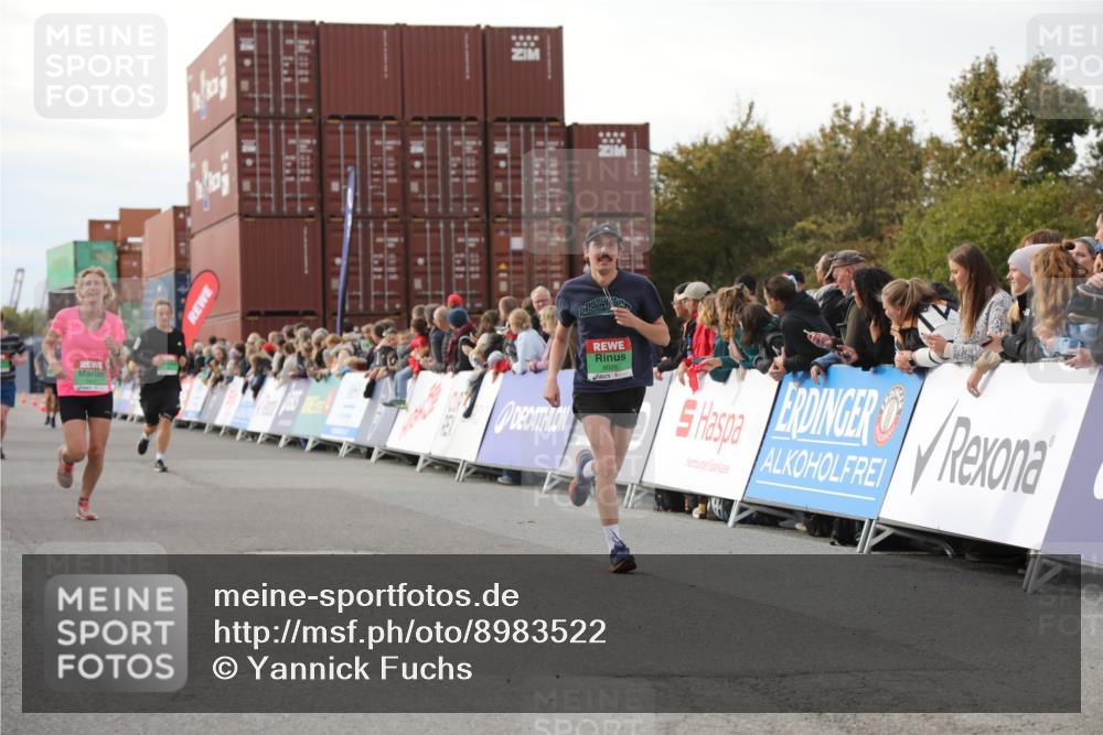03.10.2025 - Köhlbrandbrückenlauf Yannick Fuchs http://msf.ph/oto/8983522 03.10.2025 16:07:07 Ziel 7174, 7228, 7560, 7995, 8026, 8847, 8925 meine-sportfotos.de