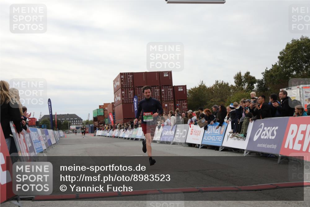 03.10.2025 - Köhlbrandbrückenlauf Yannick Fuchs http://msf.ph/oto/8983523 03.10.2025 15:53:07 Ziel 9461, 9591 meine-sportfotos.de