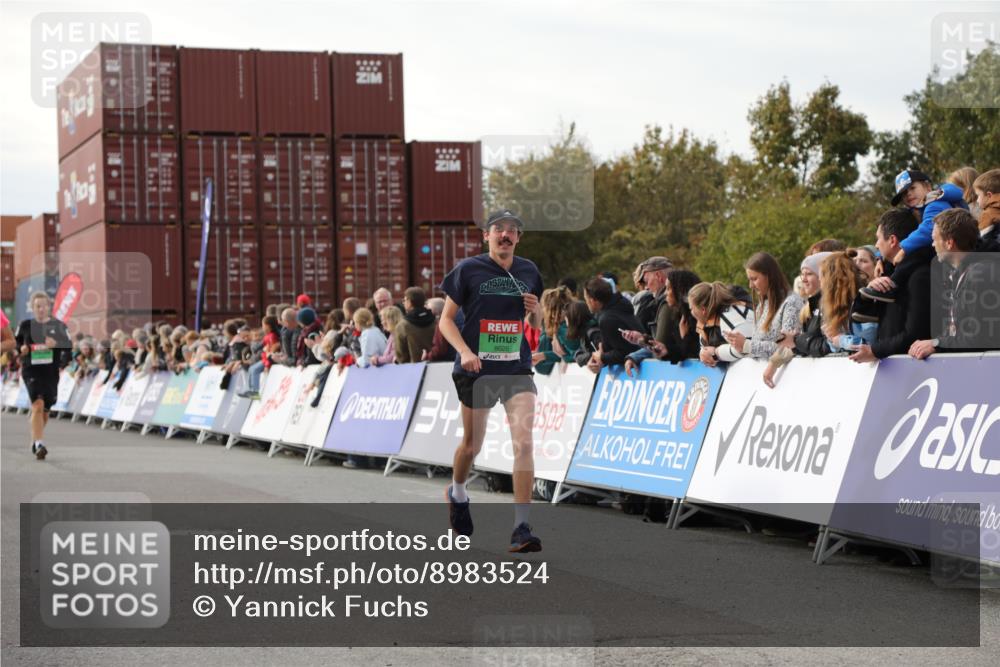 03.10.2025 - Köhlbrandbrückenlauf Yannick Fuchs http://msf.ph/oto/8983524 03.10.2025 16:07:08 Ziel 7174, 7340, 7560, 7995, 8026, 8847, 8925 meine-sportfotos.de