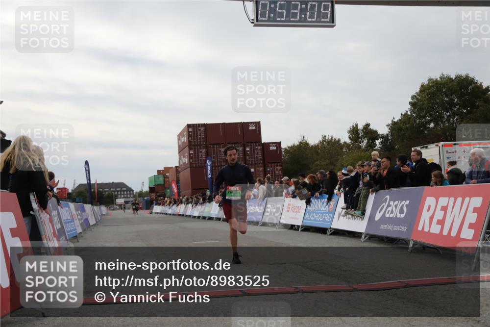 03.10.2025 - Köhlbrandbrückenlauf Yannick Fuchs http://msf.ph/oto/8983525 03.10.2025 15:53:07 Ziel 9461, 9591 meine-sportfotos.de