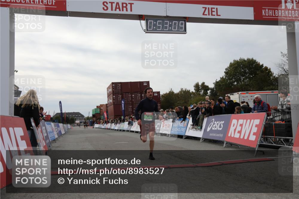 03.10.2025 - Köhlbrandbrückenlauf Yannick Fuchs http://msf.ph/oto/8983527 03.10.2025 15:53:08 Ziel 9461, 9591 meine-sportfotos.de