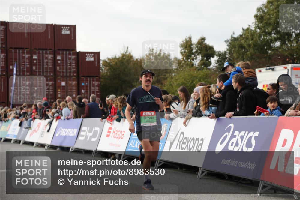 03.10.2025 - Köhlbrandbrückenlauf Yannick Fuchs http://msf.ph/oto/8983530 03.10.2025 16:07:08 Ziel 7174, 7340, 7560, 7995, 8026, 8847, 8925 meine-sportfotos.de
