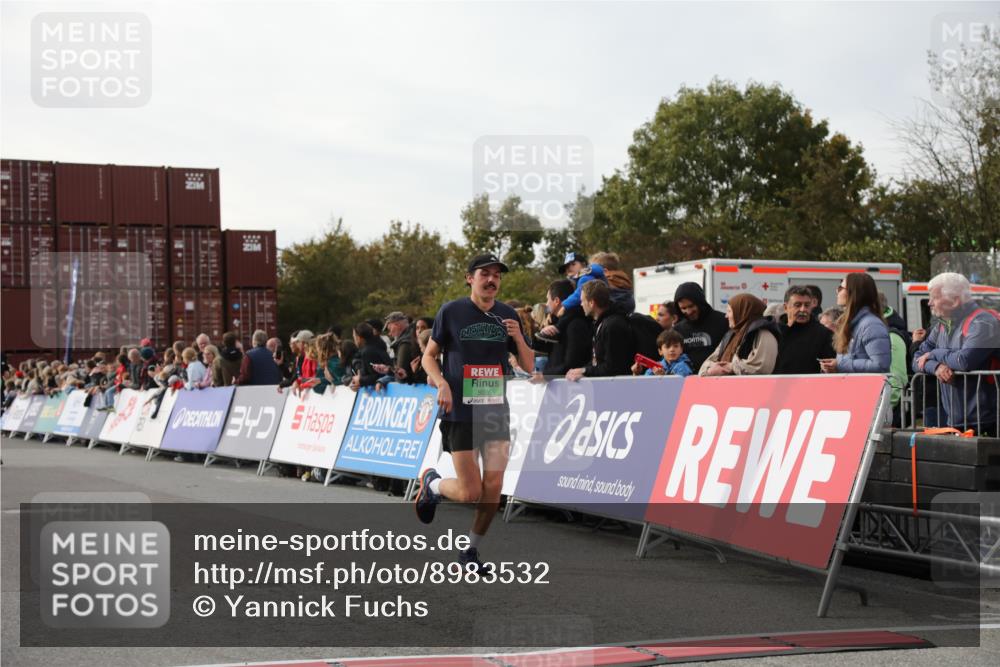 03.10.2025 - Köhlbrandbrückenlauf Yannick Fuchs http://msf.ph/oto/8983532 03.10.2025 16:07:09 Ziel 7174, 7340, 7560, 7995, 8026, 8847, 8925 meine-sportfotos.de