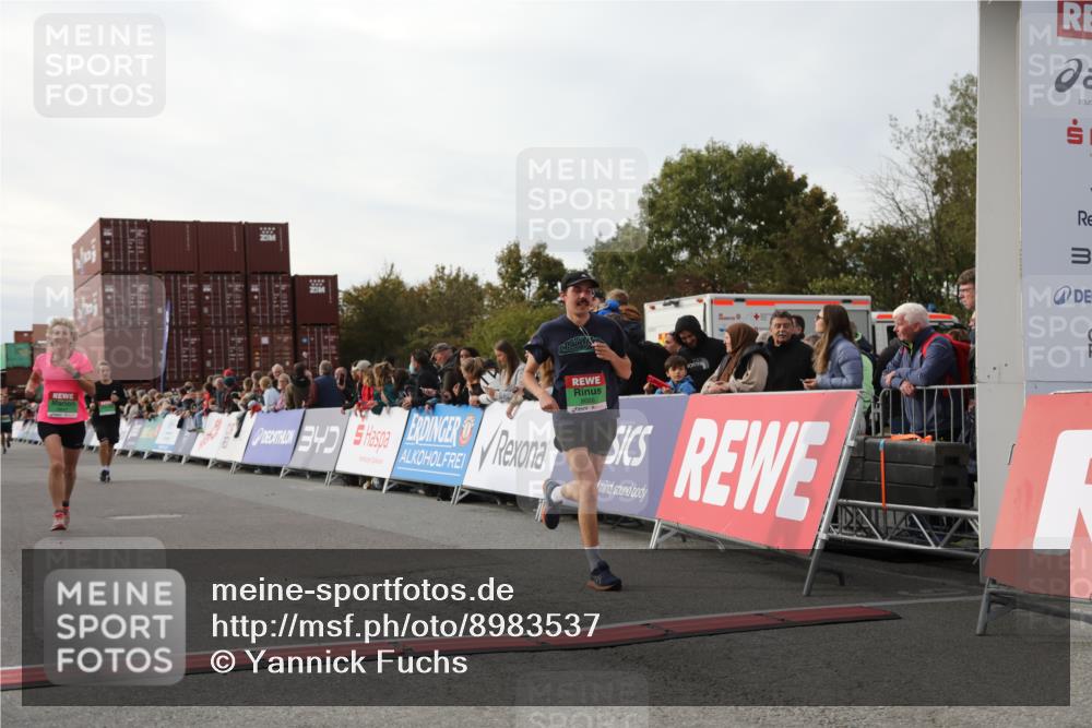 03.10.2025 - Köhlbrandbrückenlauf Yannick Fuchs http://msf.ph/oto/8983537 03.10.2025 16:07:09 Ziel 7174, 7340, 7560, 7995, 8026, 8847, 8925 meine-sportfotos.de