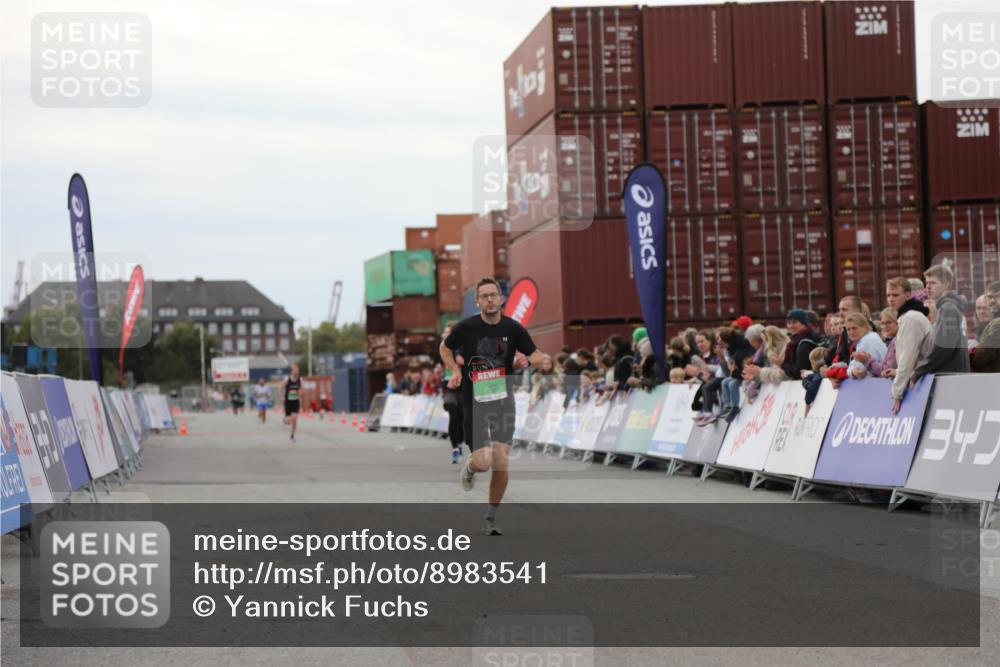 03.10.2025 - Köhlbrandbrückenlauf Yannick Fuchs http://msf.ph/oto/8983541 03.10.2025 15:53:17 Ziel 7143, 9707 meine-sportfotos.de