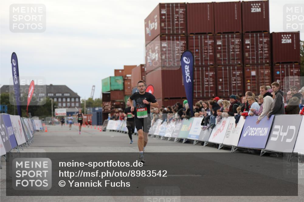 03.10.2025 - Köhlbrandbrückenlauf Yannick Fuchs http://msf.ph/oto/8983542 03.10.2025 15:53:17 Ziel 7143, 9707 meine-sportfotos.de