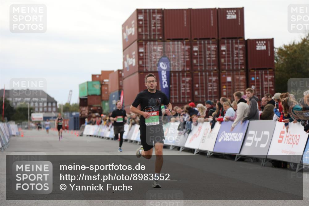 03.10.2025 - Köhlbrandbrückenlauf Yannick Fuchs http://msf.ph/oto/8983552 03.10.2025 15:53:18 Ziel 7143, 9707 meine-sportfotos.de