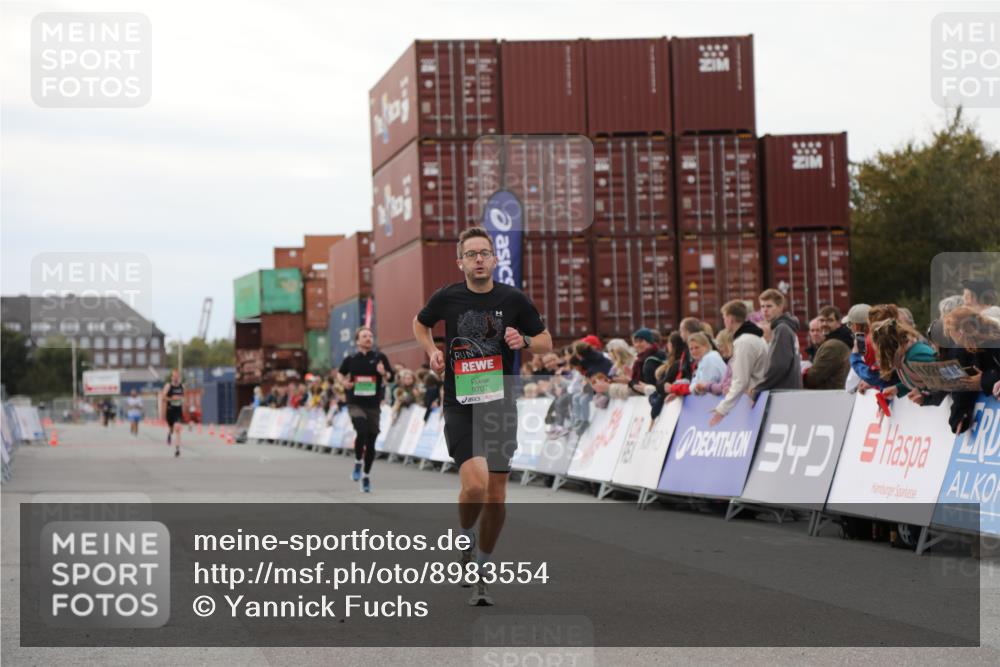 03.10.2025 - Köhlbrandbrückenlauf Yannick Fuchs http://msf.ph/oto/8983554 03.10.2025 15:53:18 Ziel 7143, 9707 meine-sportfotos.de