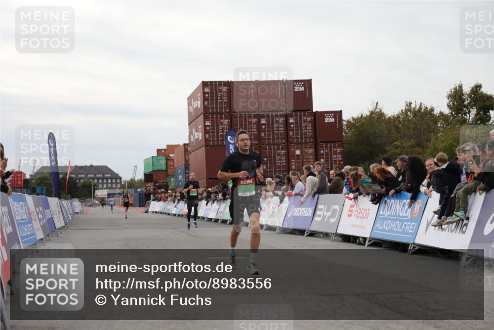 03.10.2025 - Köhlbrandbrückenlauf Yannick Fuchs http://msf.ph/oto/8983556 03.10.2025 15:53:19 Ziel 7143, 9707 meine-sportfotos.de
