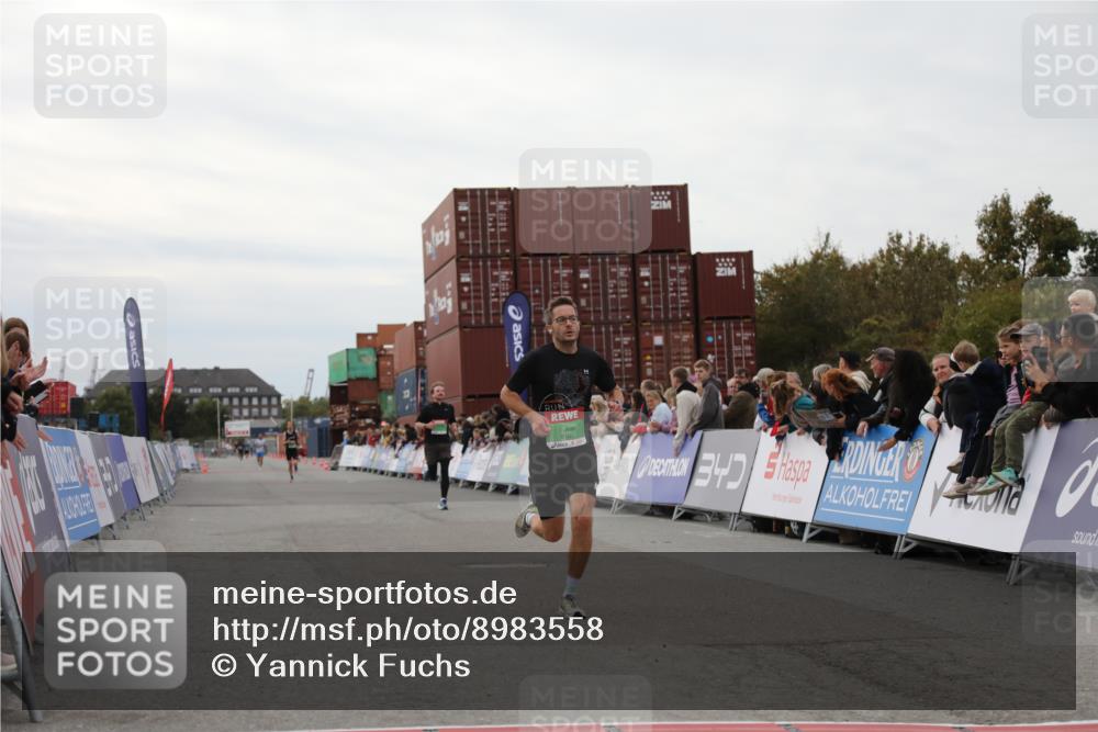 03.10.2025 - Köhlbrandbrückenlauf Yannick Fuchs http://msf.ph/oto/8983558 03.10.2025 15:53:19 Ziel 7143, 9707 meine-sportfotos.de