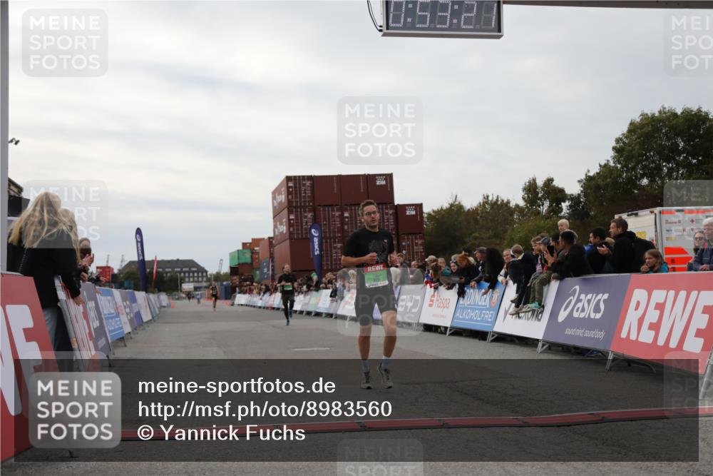 03.10.2025 - Köhlbrandbrückenlauf Yannick Fuchs http://msf.ph/oto/8983560 03.10.2025 15:53:19 Ziel 7143, 9707 meine-sportfotos.de