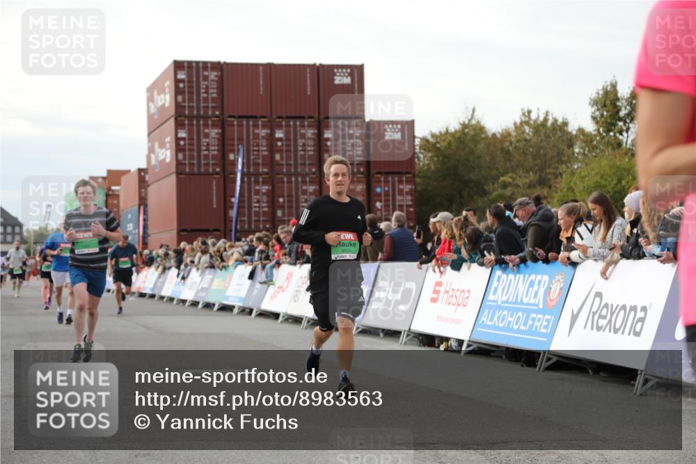 03.10.2025 - Köhlbrandbrückenlauf Yannick Fuchs http://msf.ph/oto/8983563 03.10.2025 16:07:12 Ziel 7093, 7302, 7340, 7560, 8026, 8847, 8925 meine-sportfotos.de