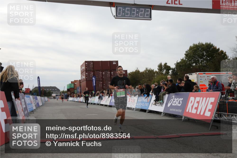 03.10.2025 - Köhlbrandbrückenlauf Yannick Fuchs http://msf.ph/oto/8983564 03.10.2025 15:53:20 Ziel 7143, 9707 meine-sportfotos.de