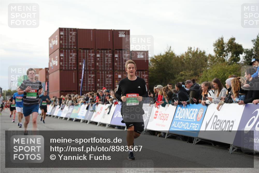 03.10.2025 - Köhlbrandbrückenlauf Yannick Fuchs http://msf.ph/oto/8983567 03.10.2025 16:07:12 Ziel 7093, 7302, 7340, 7560, 8026, 8847, 8925 meine-sportfotos.de