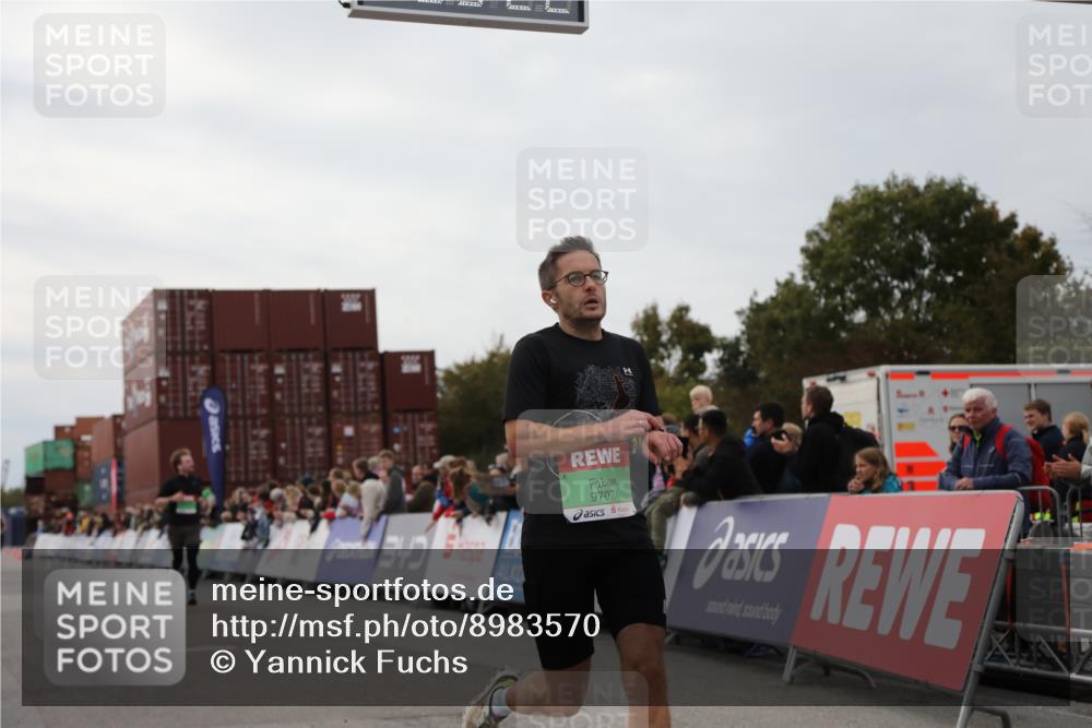 03.10.2025 - Köhlbrandbrückenlauf Yannick Fuchs http://msf.ph/oto/8983570 03.10.2025 15:53:20 Ziel 7143, 9707 meine-sportfotos.de
