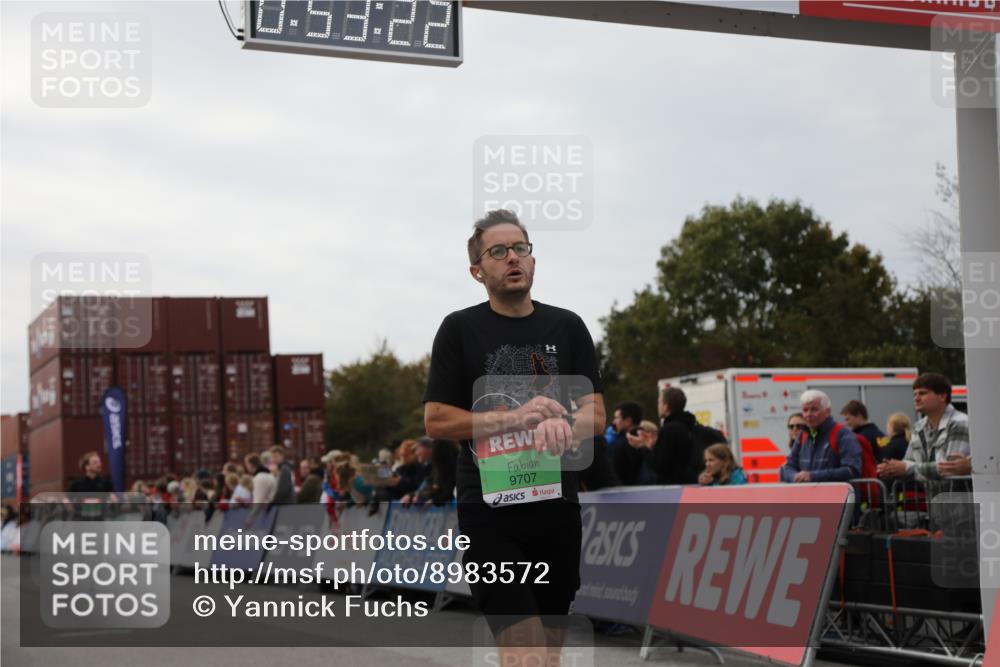 03.10.2025 - Köhlbrandbrückenlauf Yannick Fuchs http://msf.ph/oto/8983572 03.10.2025 15:53:21 Ziel 7143, 9707 meine-sportfotos.de