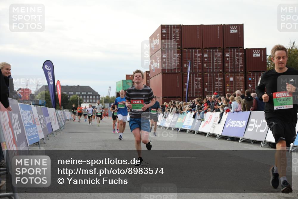 03.10.2025 - Köhlbrandbrückenlauf Yannick Fuchs http://msf.ph/oto/8983574 03.10.2025 16:07:13 Ziel 7093, 7302, 7340, 7560, 8026, 8847, 8925 meine-sportfotos.de