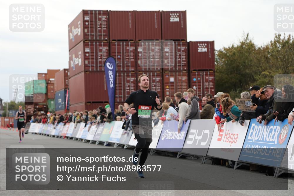 03.10.2025 - Köhlbrandbrückenlauf Yannick Fuchs http://msf.ph/oto/8983577 03.10.2025 15:53:22 Ziel 7143, 9058, 9707 meine-sportfotos.de