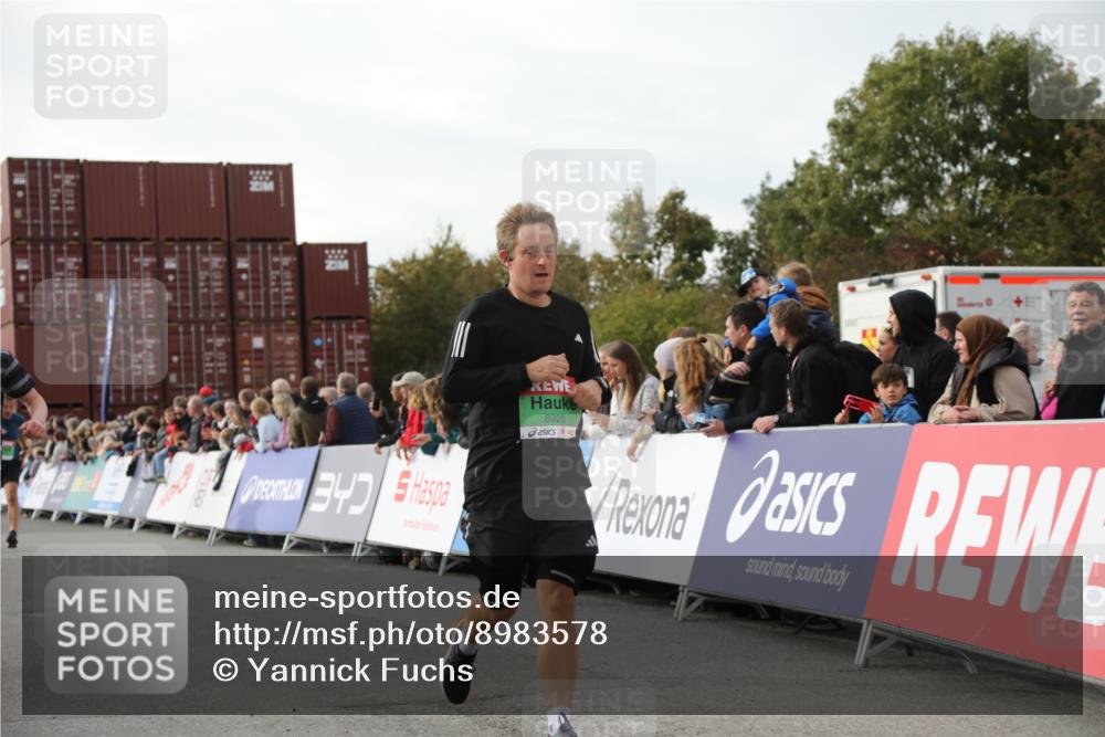 03.10.2025 - Köhlbrandbrückenlauf Yannick Fuchs http://msf.ph/oto/8983578 03.10.2025 16:07:13 Ziel 7093, 7302, 7340, 7560, 8026, 8847, 8925 meine-sportfotos.de