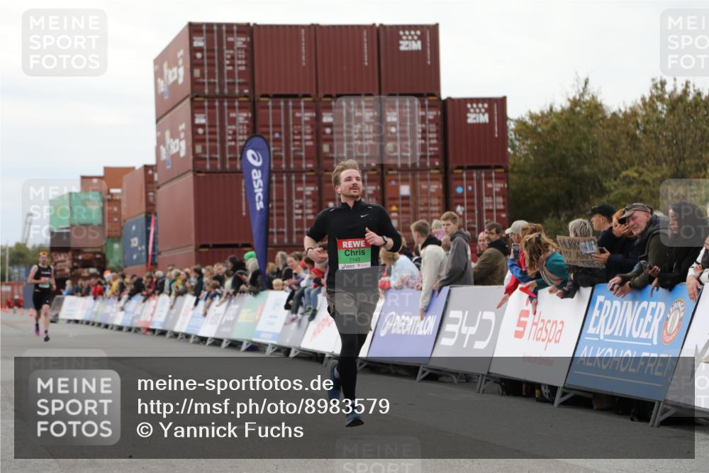 03.10.2025 - Köhlbrandbrückenlauf Yannick Fuchs http://msf.ph/oto/8983579 03.10.2025 15:53:22 Ziel 7143, 9058, 9707 meine-sportfotos.de