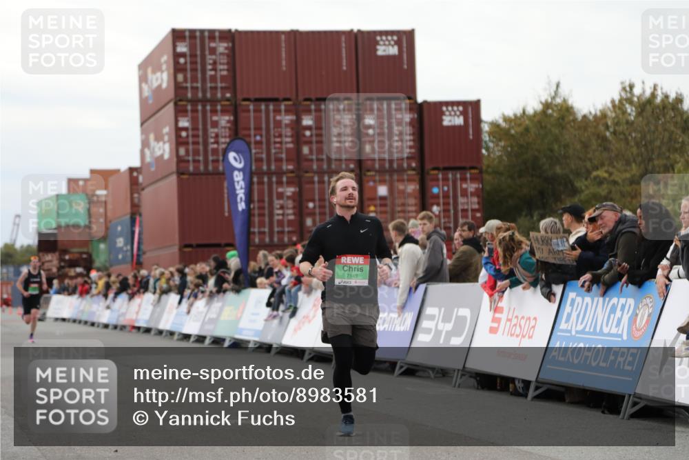 03.10.2025 - Köhlbrandbrückenlauf Yannick Fuchs http://msf.ph/oto/8983581 03.10.2025 15:53:22 Ziel 7143, 9058, 9707 meine-sportfotos.de