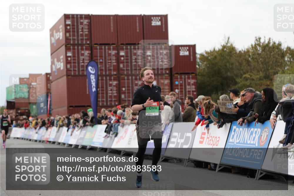 03.10.2025 - Köhlbrandbrückenlauf Yannick Fuchs http://msf.ph/oto/8983583 03.10.2025 15:53:22 Ziel 7143, 9058, 9707 meine-sportfotos.de