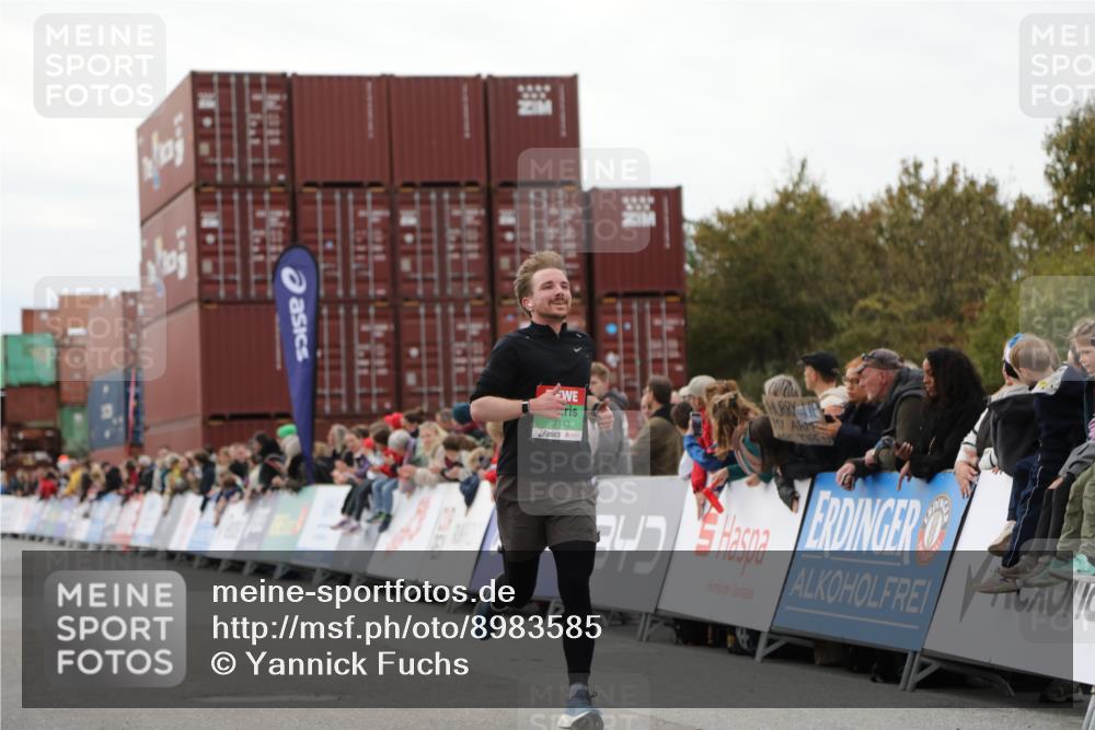 03.10.2025 - Köhlbrandbrückenlauf Yannick Fuchs http://msf.ph/oto/8983585 03.10.2025 15:53:23 Ziel 7143, 9058, 9707 meine-sportfotos.de