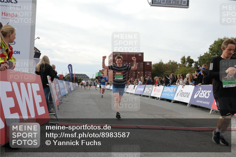 03.10.2025 - Köhlbrandbrückenlauf Yannick Fuchs http://msf.ph/oto/8983587 03.10.2025 16:07:14 Ziel 7093, 7302, 7340, 7560, 8847, 8925 meine-sportfotos.de