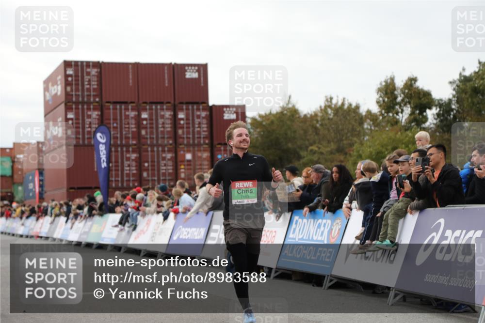 03.10.2025 - Köhlbrandbrückenlauf Yannick Fuchs http://msf.ph/oto/8983588 03.10.2025 15:53:23 Ziel 7143, 9058, 9707 meine-sportfotos.de