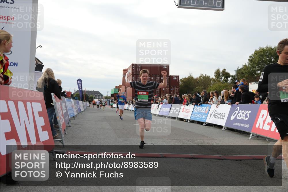 03.10.2025 - Köhlbrandbrückenlauf Yannick Fuchs http://msf.ph/oto/8983589 03.10.2025 16:07:14 Ziel 7093, 7302, 7340, 7560, 8847, 8925 meine-sportfotos.de