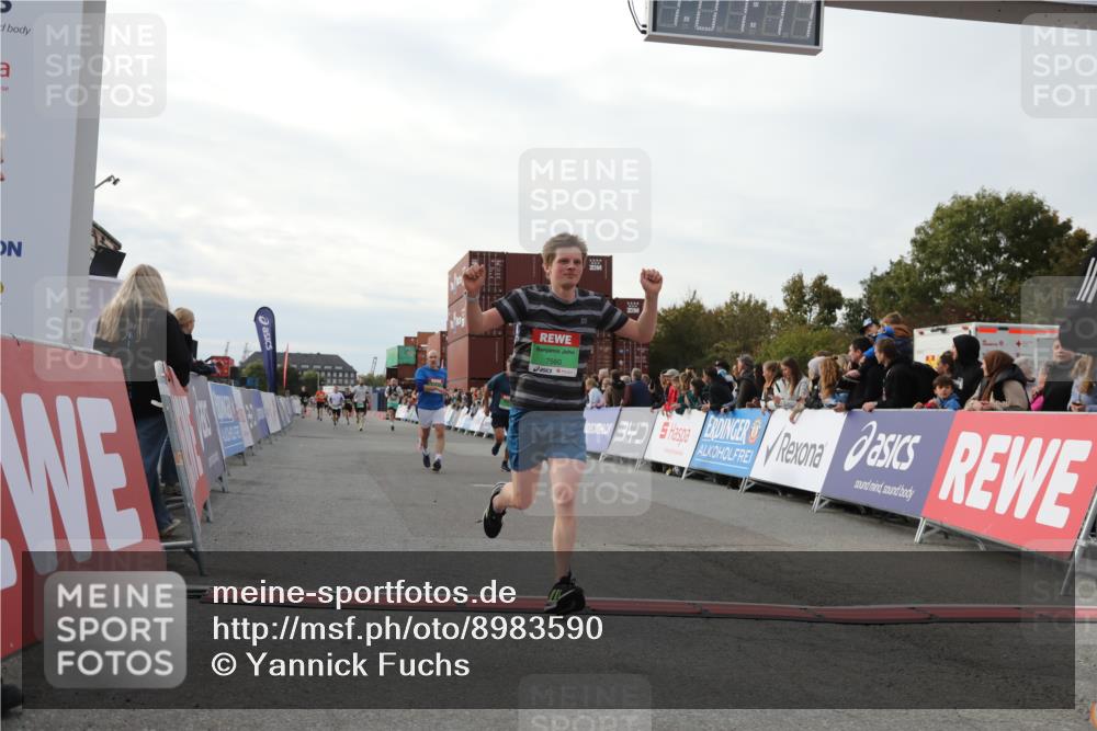 03.10.2025 - Köhlbrandbrückenlauf Yannick Fuchs http://msf.ph/oto/8983590 03.10.2025 16:07:15 Ziel 7093, 7302, 7340, 7560, 8925, 9261 meine-sportfotos.de