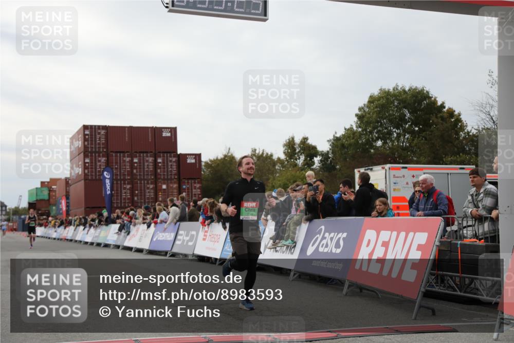 03.10.2025 - Köhlbrandbrückenlauf Yannick Fuchs http://msf.ph/oto/8983593 03.10.2025 15:53:23 Ziel 7143, 9058, 9707 meine-sportfotos.de