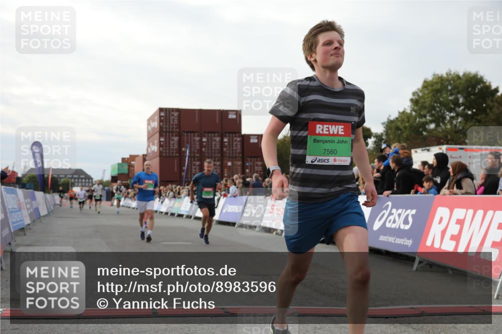 03.10.2025 - Köhlbrandbrückenlauf Yannick Fuchs http://msf.ph/oto/8983596 03.10.2025 16:07:15 Ziel 7093, 7302, 7340, 7560, 8925, 9261 meine-sportfotos.de